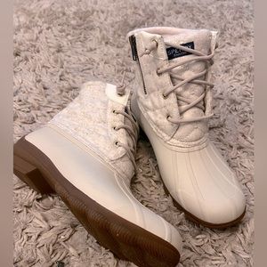 Sperry Boots brand new beige size 8 1/2